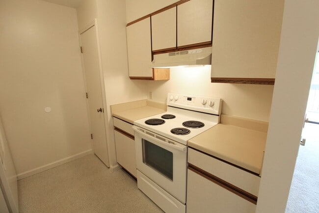 Building Photo - Stunning 2-Bedroom Condo for Rent on Blue ...