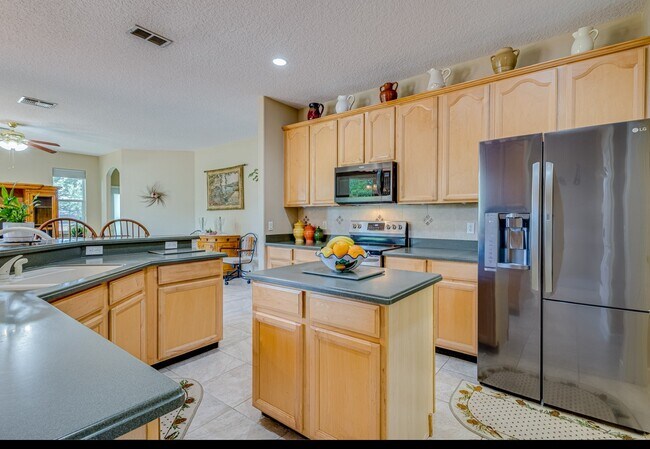 Building Photo - 2500 Azzurra Ln