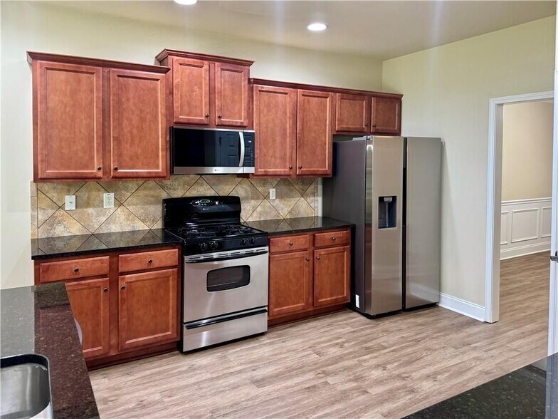 Building Photo - 3606 Rosecliff Trace NE