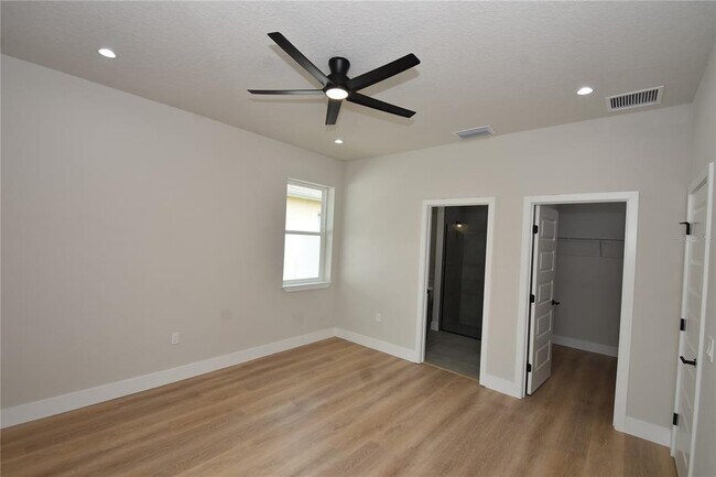 Building Photo - 18 Wood Amber Ln