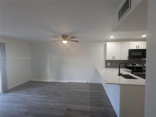 Building Photo - 5904 S Rue Rd