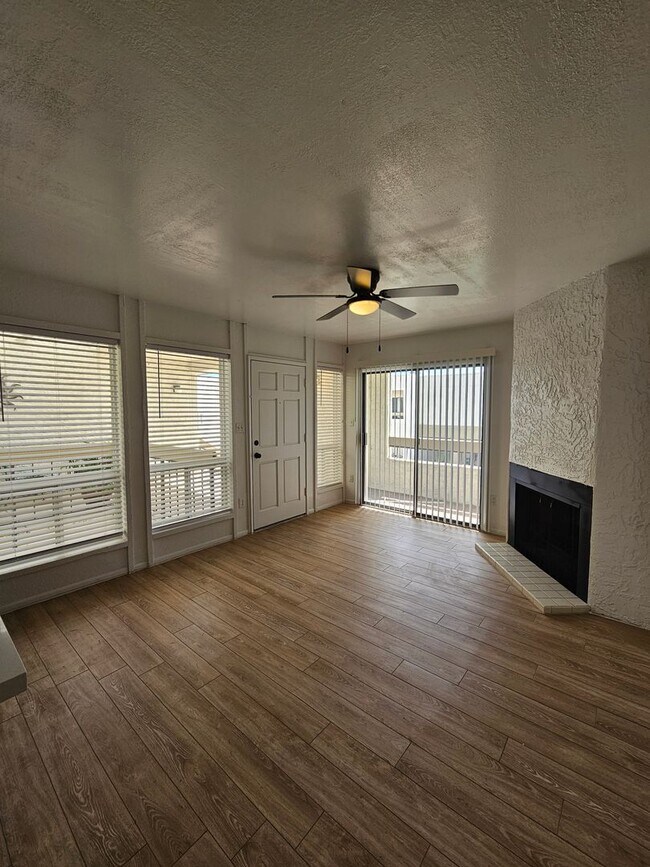 Building Photo - First month free! 1 Bedroom Condo - Old To...