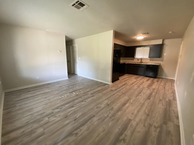Building Photo - 205 S Bristow Ave