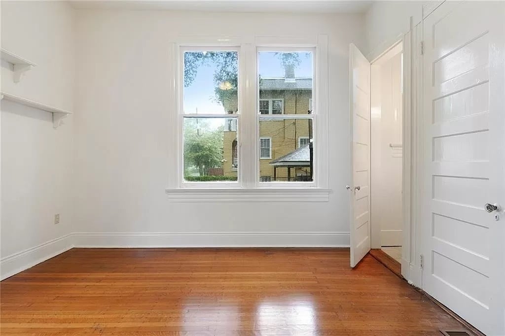 3RD BEDROOM AT REAR OF HOUSE HAS FULL BATH ATTACHED WITH PLENTY OF NATURAL LIGHT - 8 Neron Pl