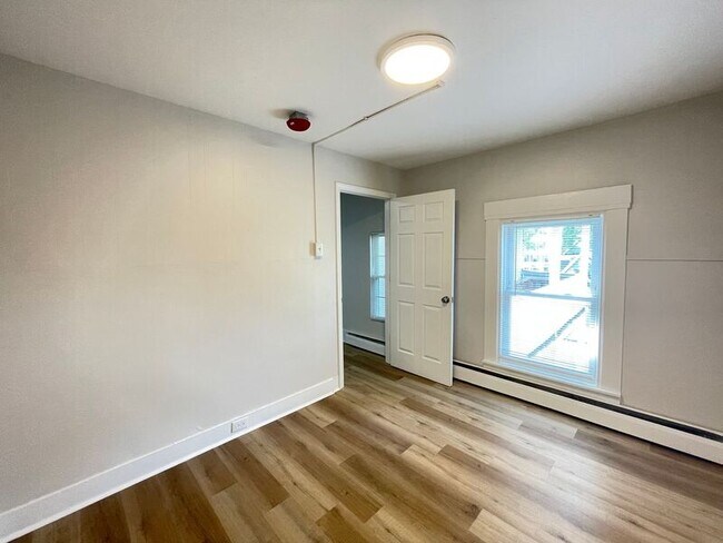 Building Photo - 49 Pennacook St