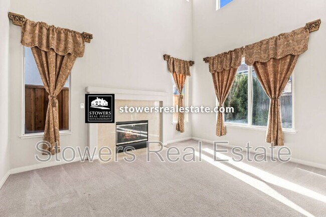 Building Photo - 1570 Eastlake Cir