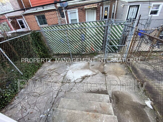 Building Photo - 5257 Addison St