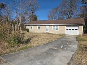 Building Photo - 3 Bedroom, 2 bath with one car garage