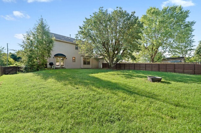 Building Photo - Pet Friendly Three Bedroom in Sango!