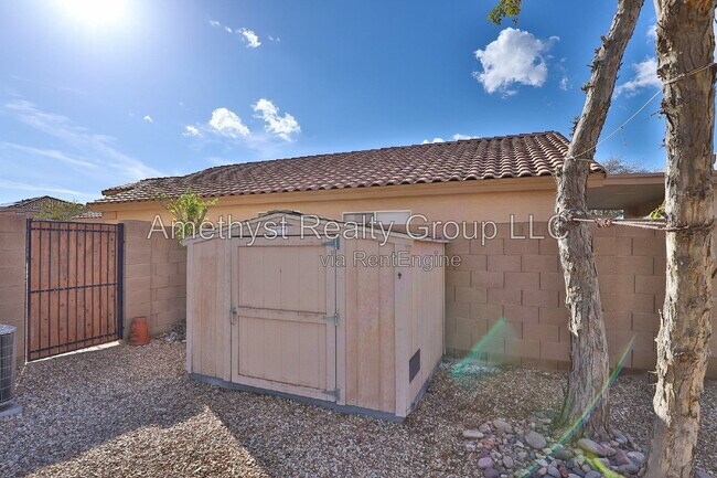 Building Photo - 11706 W Sunnyside Dr