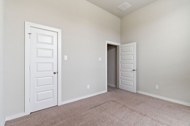 Building Photo - 22515 Bassett Hollow Ln