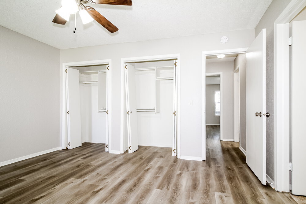 Building Photo - 1353 Oswego Dr