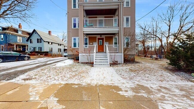 Building Photo - 304 Lamartine St