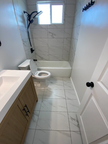 Building Photo - 1515-1515 E 20th St