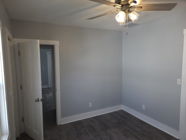 Building Photo - 1109 S Calumet St