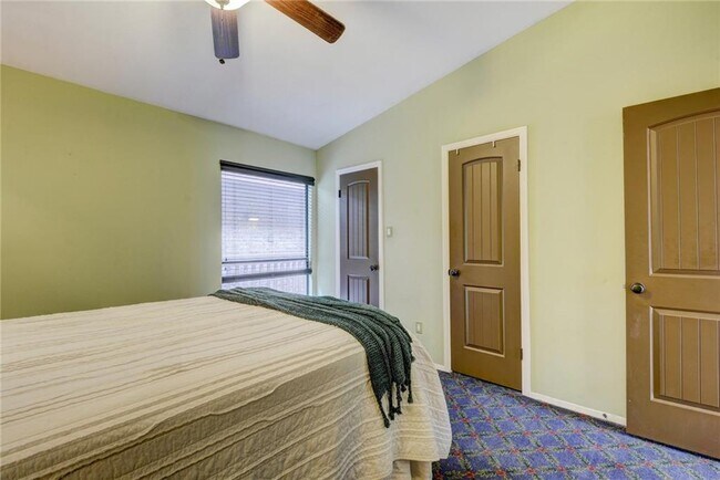 Building Photo - 1406 Windsor Rd