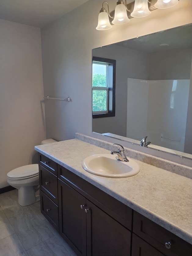 Upper full bathroom - 1340 Moon Ridge Ct