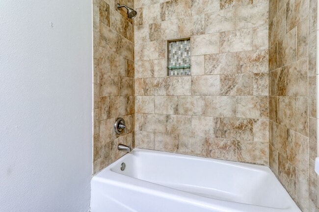 Building Photo - Custom 4BD Salmon Creek Home!