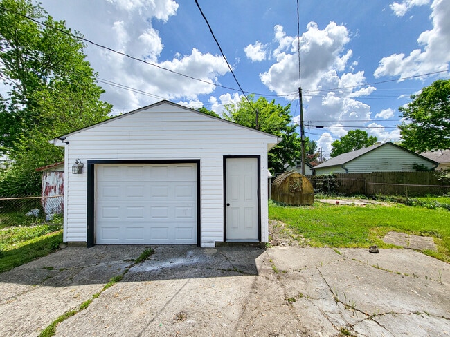 Building Photo - 617 Chestnut St