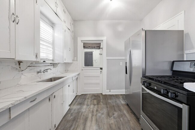 Building Photo - 527 Fulton Ave