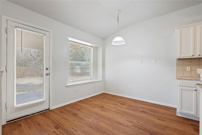 Building Photo - 3307 Blue Ridge Dr