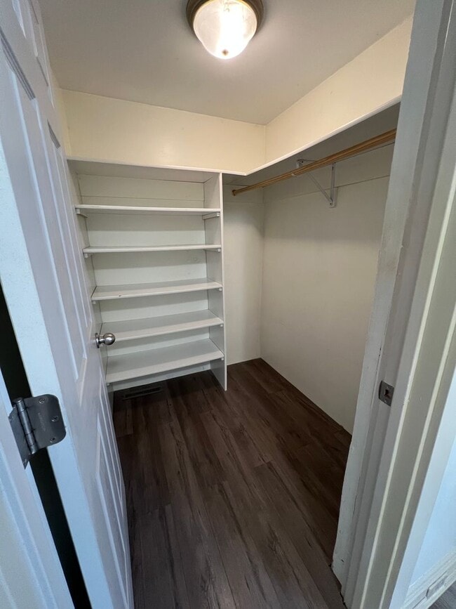 Building Photo - 3711 W 4th St