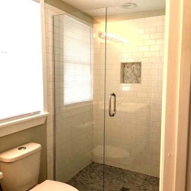 Building Photo - Available 8/1. Beautiful 3 BR/2 BA Home in the Heart of Downtown Charleston!