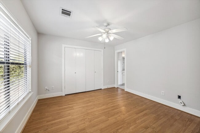 Building Photo - 9710 Riddlewood Ln