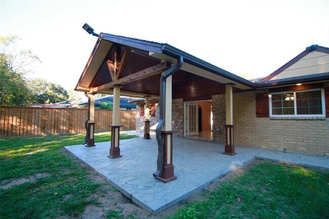 Building Photo - 4523 Donalbain Dr
