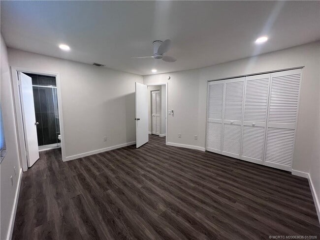 Building Photo - 981 SW Bay State Rd