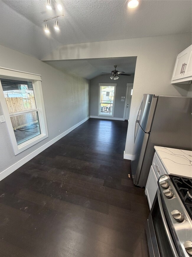 Building Photo - 8922 Allwood St