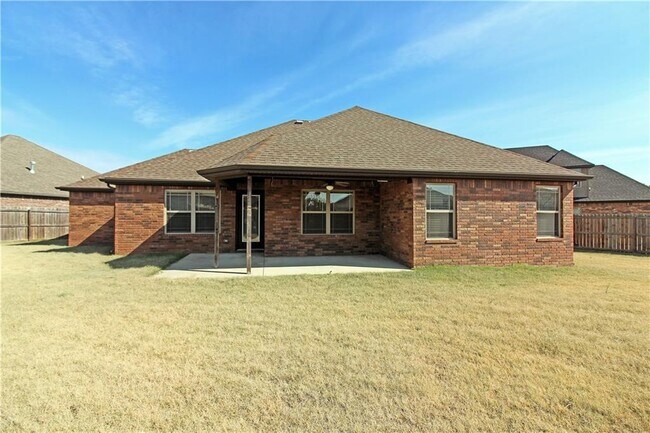 Building Photo - 3108 SW Oakleigh Rd