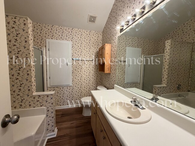 Building Photo - 172 St James Pl