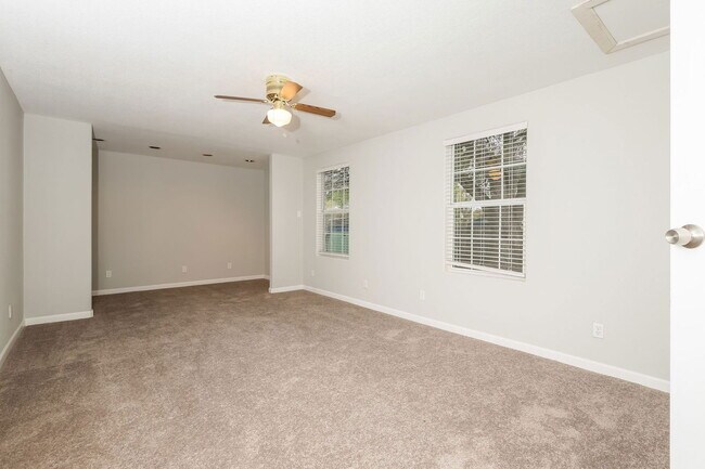 Building Photo - 2730 Bear Springs Dr