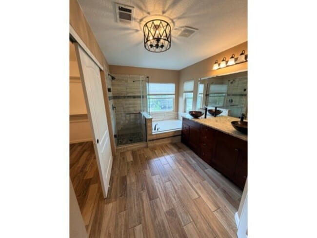 Building Photo - 10552 Vaughn Ct