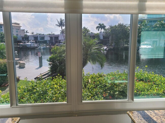 Building Photo - 180 Isle of Venice Dr