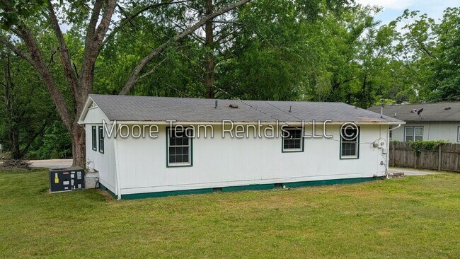 Building Photo - 3 Bed / 1 Bath House