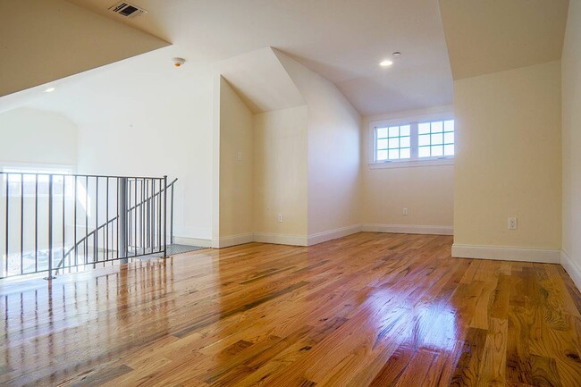 Building Photo - 40 Cedar Swamp Rd
