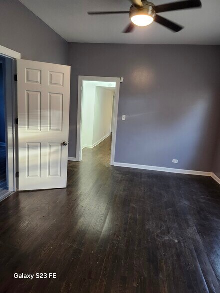 Building Photo - 4644 W Gladys Ave