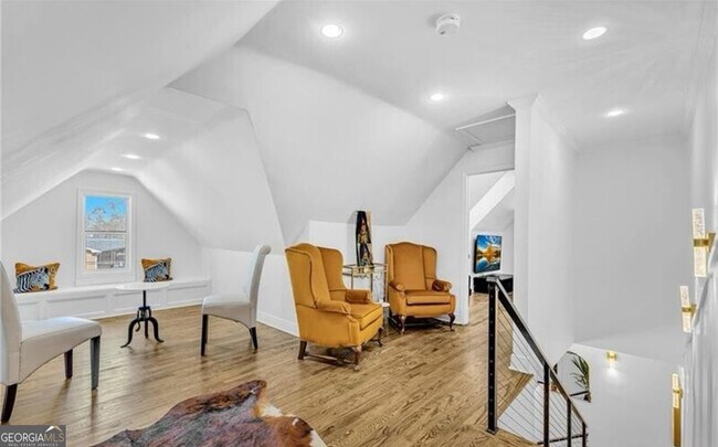 Building Photo - 1774 Vesta Ave