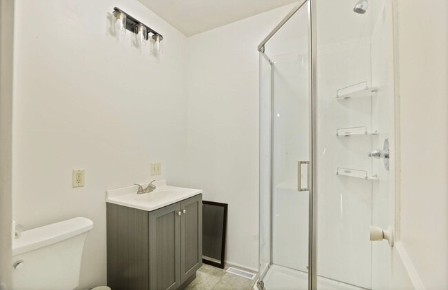 Building Photo - For Rent – Updated 2 Bedroom, 1 Bath Home