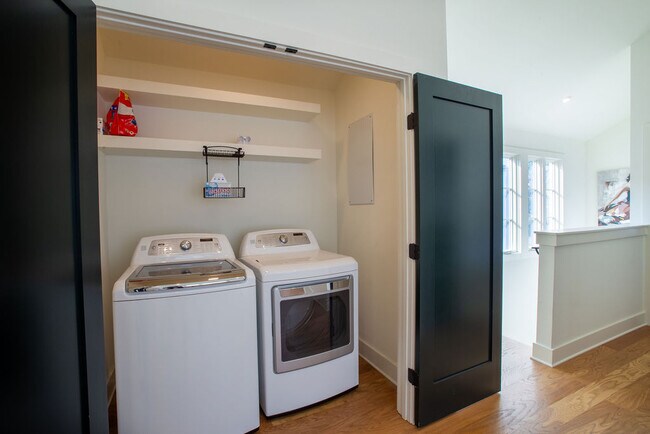 Building Photo - 130 2nd St