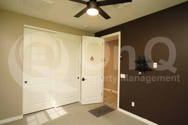 Building Photo - 824 E Ashurst Dr