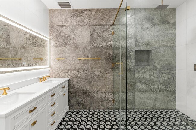 Building Photo - 6190 SW 102nd St