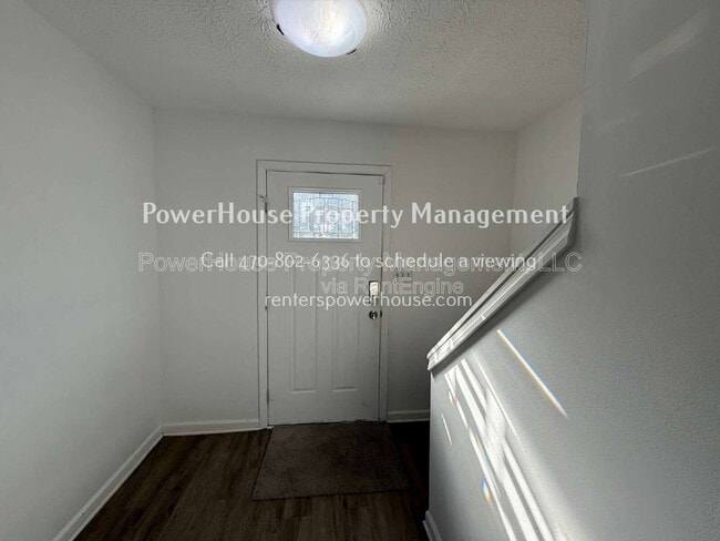 Building Photo - 3859 Meadow Creek Dr