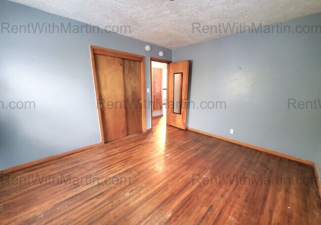 Building Photo - 736 Sherman Ave