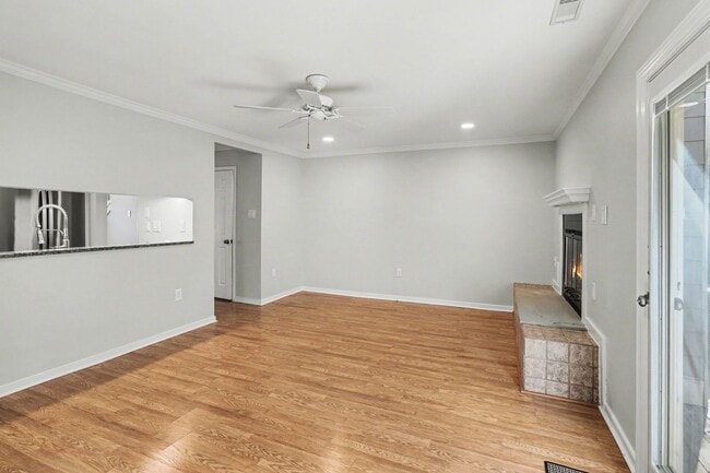 Building Photo - Updated 3 Bedroom Townhome!!! ***Available NOW***