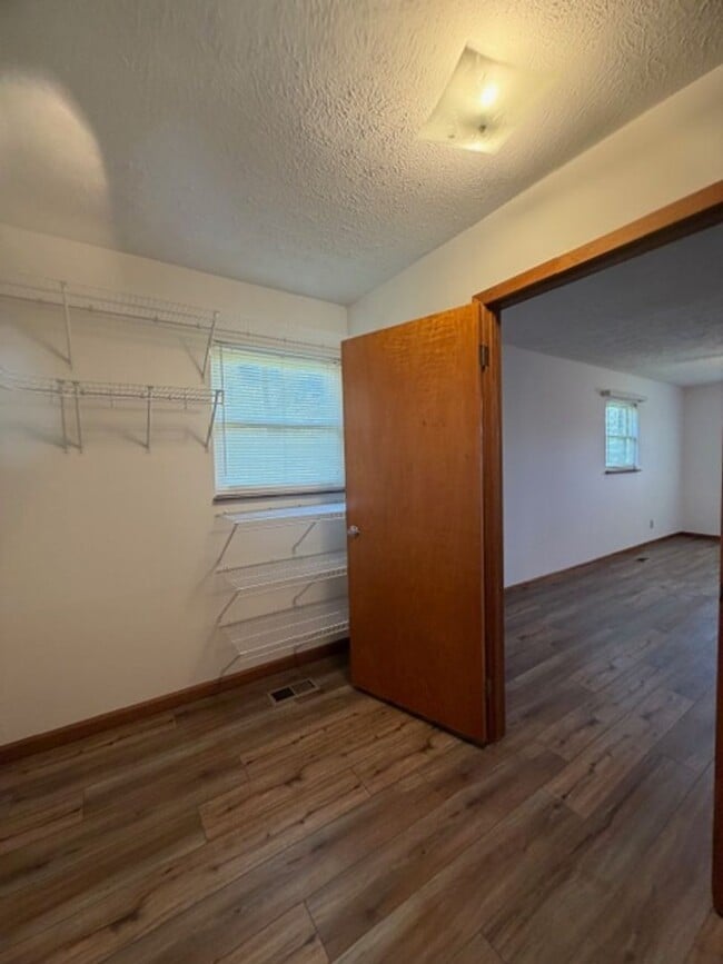 Building Photo - Maryville 37801 - Newly Remodeled 2 bedroom 2 full bath rancher with carport - Contact Debra John...