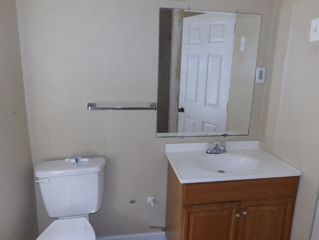 Building Photo - Orange City 3 Bedrooms 2 Bath 900 SQ FT Call Carole Arcaro 386-216-4900