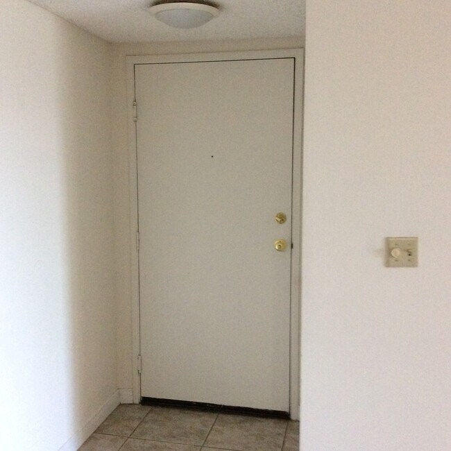 Building Photo - 1 Bedroom, 1 Bathroom North Hollywood Condominium for Lease!